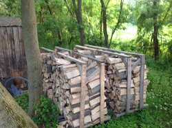 Another way to use pallets for wood storage.