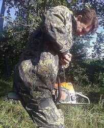 Laugh of the day - How not to start a chainsaw