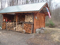 wood storage shelter20140414_01.JPG