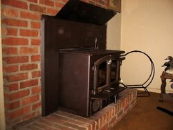 It looks like a GREAT deal on a used (new) stove ($800) but is it?  Has ANYONE  even "heard of" or h