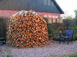 Firewood-pile_Brændestabel.jpg