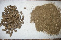Grass pellets w:fines.jpg