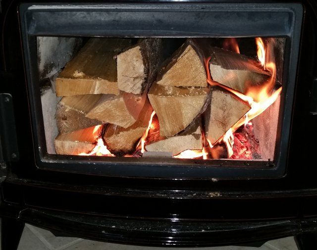 Adventures running a cat stove with cordwood <12% MC