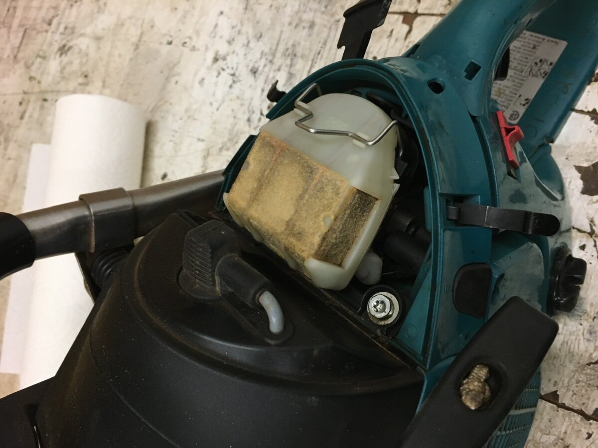 Simple ? chainsaw air filter maintenance