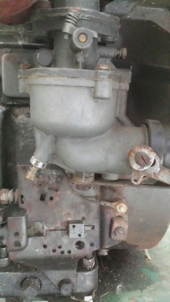 What is this carburetor adjustment screw?
