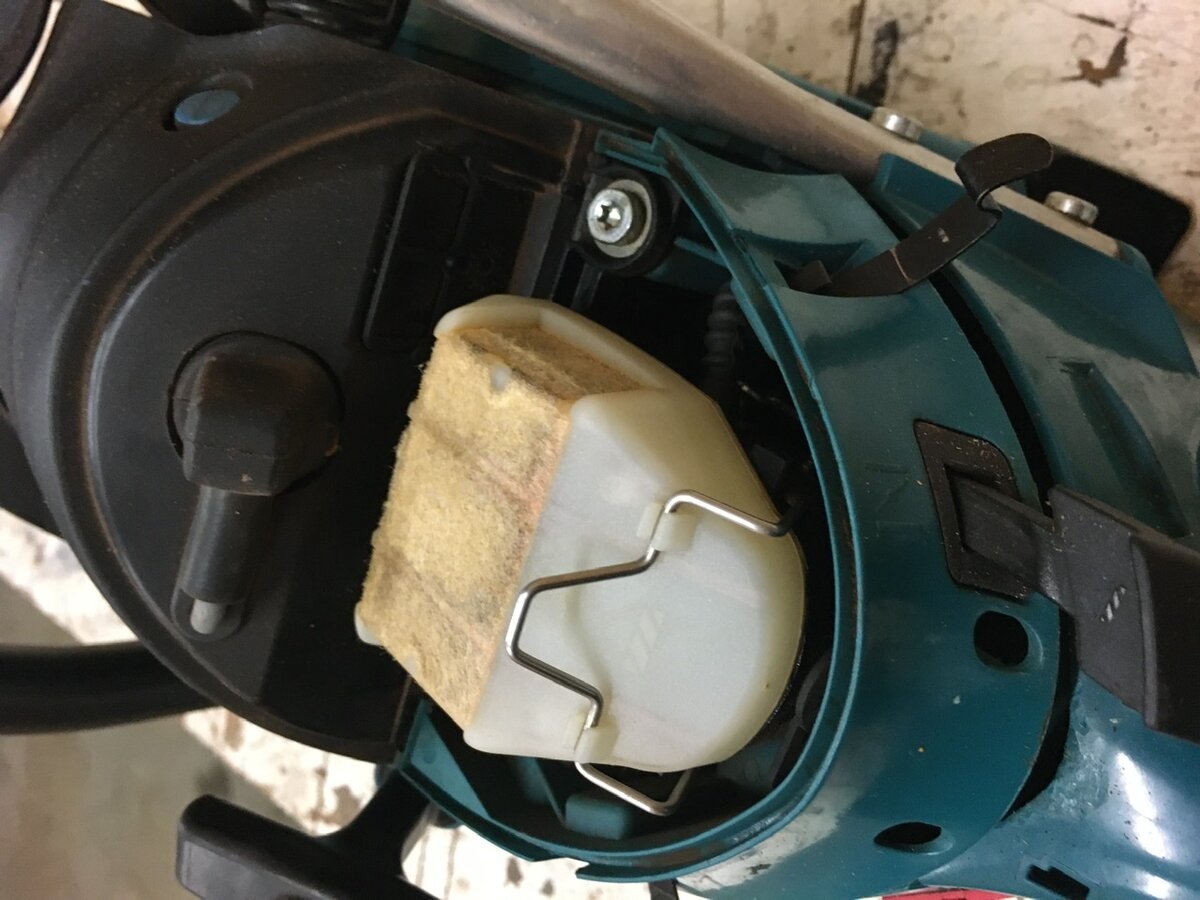 Simple ? chainsaw air filter maintenance