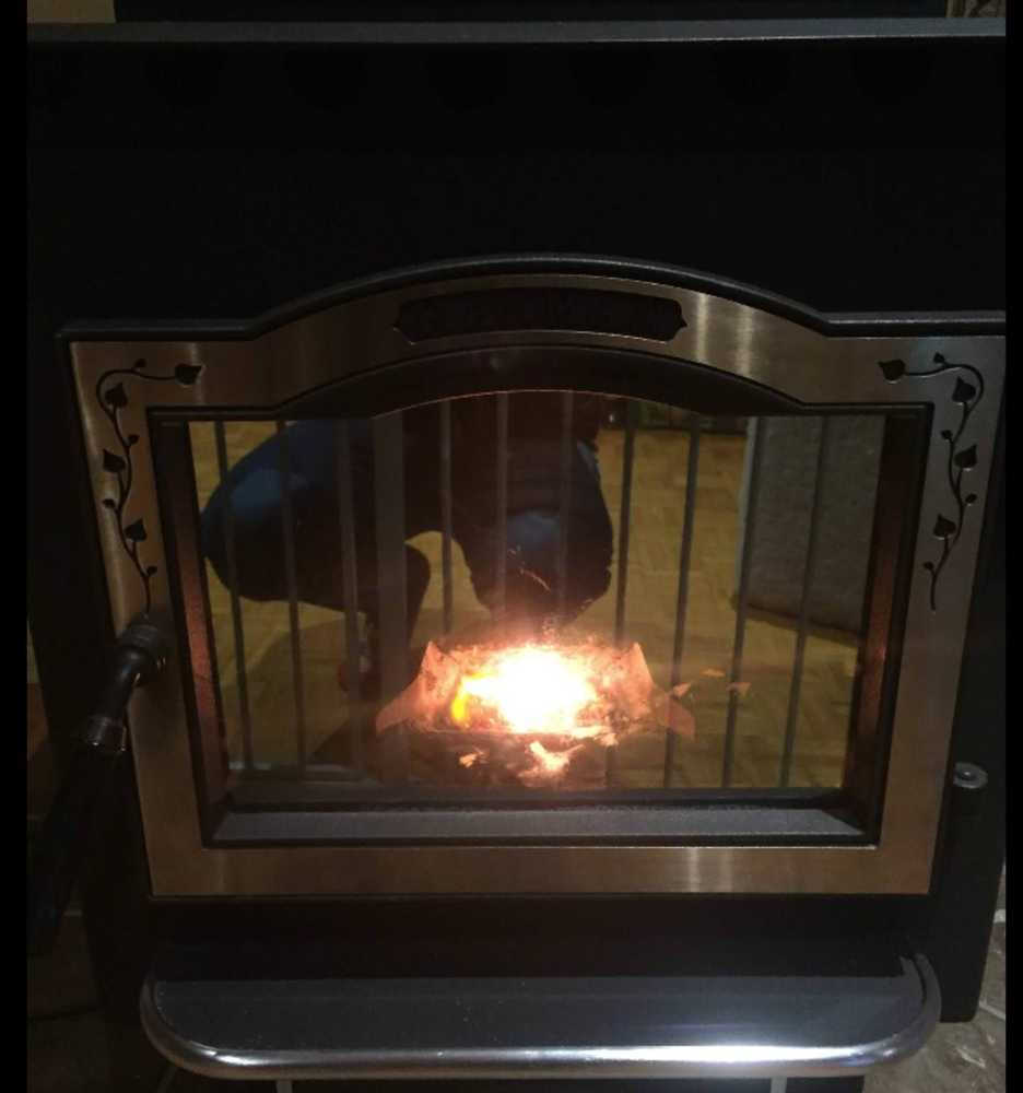 Harman P61, is this what a low/maintenance flame is supposed to look like?