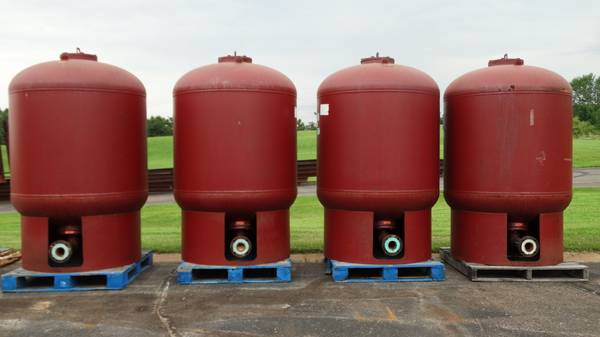 425 gallon bladder storage tanks