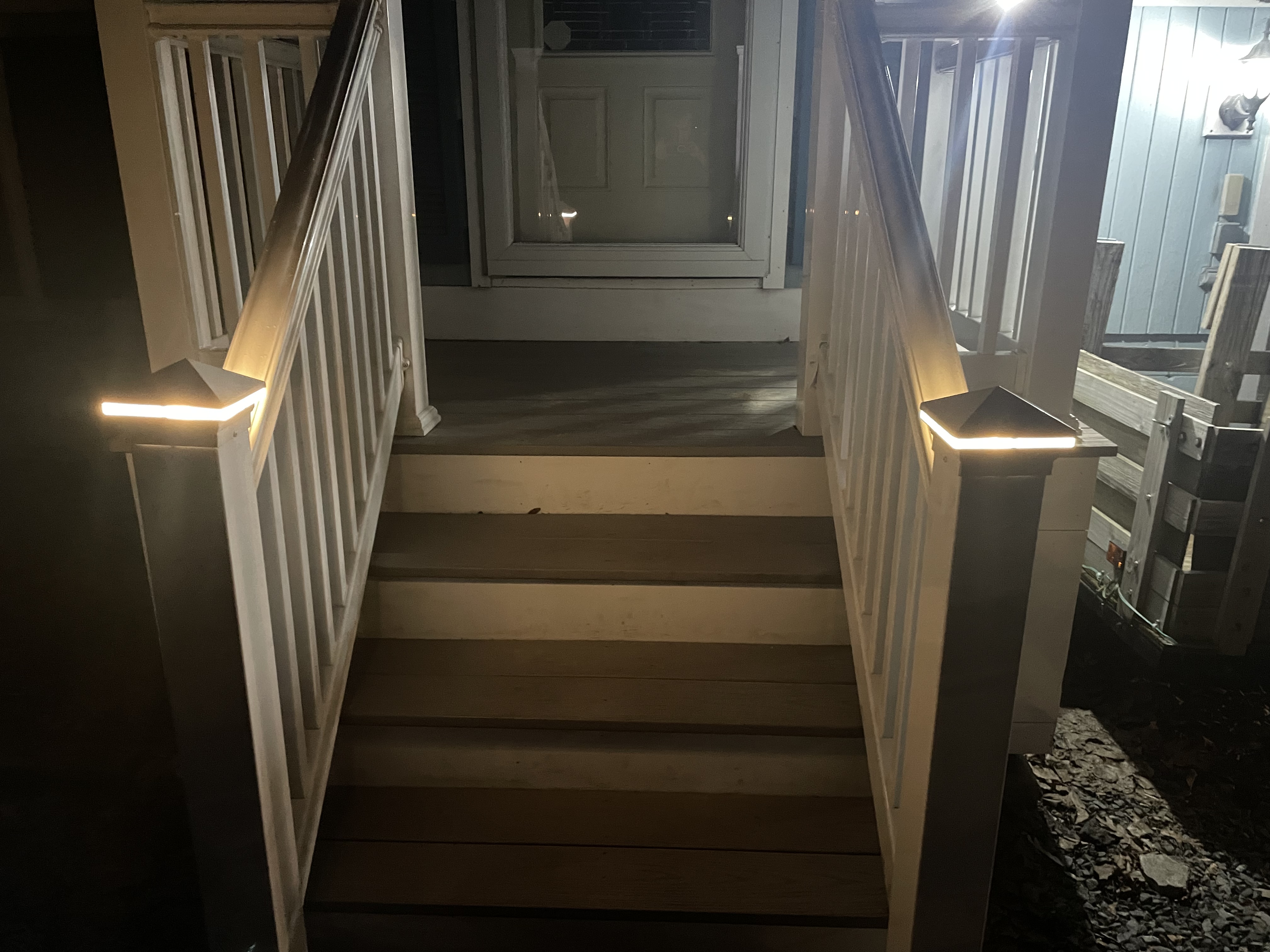Looking for an outdoor 4x4 Fiberon railing post cap replacement LED light?