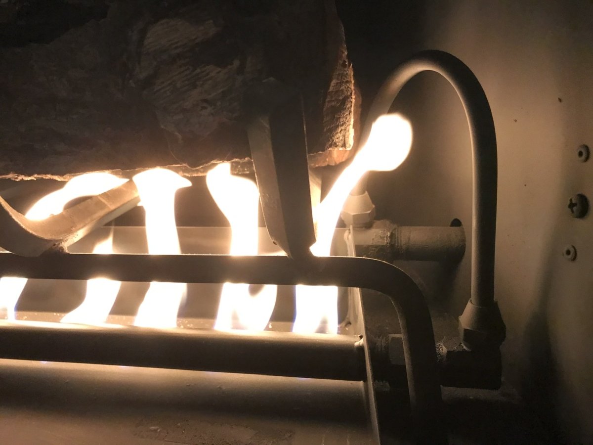 Flame touches gas inlet pipe