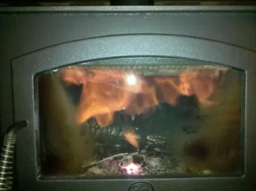 [Hearth.com] Glass dirty at edges, is it normal ?