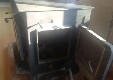 [Hearth.com] Can anyone tell me what make and model stove this is?