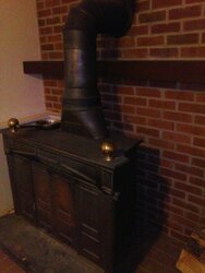 Can anyone help me ID this woodstove?