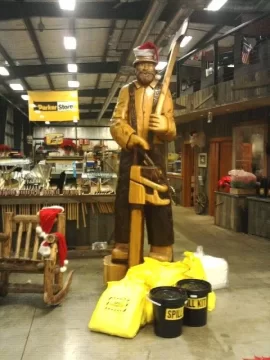 [Hearth.com] Killer chainsaw carving of a lumberjack!