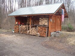 wood storage shelter20140414_02.JPG