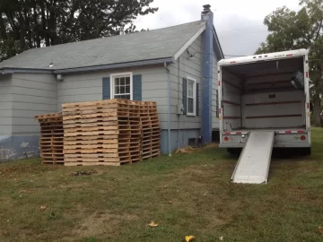 [Hearth.com] Free 8 foot oak pallets
