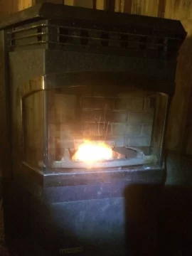 [Hearth.com] 1999 Harman Advance - Flame Lapping brick Backing creating Black Burn Spot!