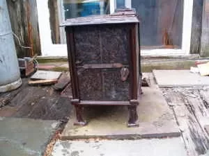 [Hearth.com] Awesome discovery or waste of time?  Help me identify this stove.