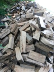 This is part of the 100 plus tons of oak I got and split.