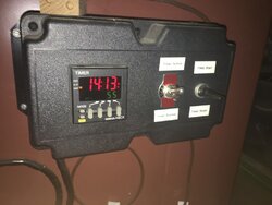 Thermostat to regulate furnace blower fan