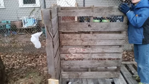 Simple pallet firewood rack