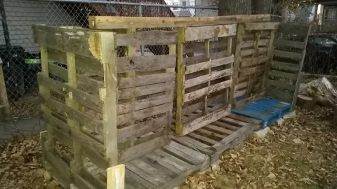 Simple pallet firewood rack