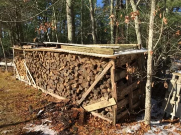 Simple pallet firewood rack