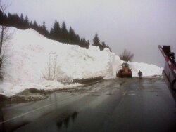 Avalanche blocks Seward highway