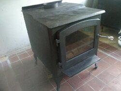 Can anyone identify this stove?