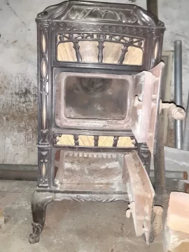 need help identifying old stove