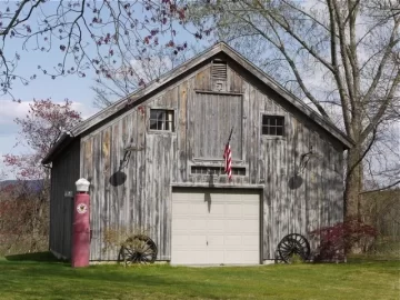 [Hearth.com] Spring Pics - Barns, etc.