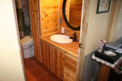 [Hearth.com] Bathroom full of Cedar