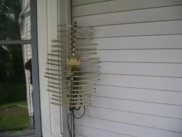 [Hearth.com] Cool antenna, tv, internet, what is it??