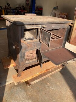 Antique Wood Cook Stove with Oven: Alaska 1-21 Washington Wks. Everett Wash.