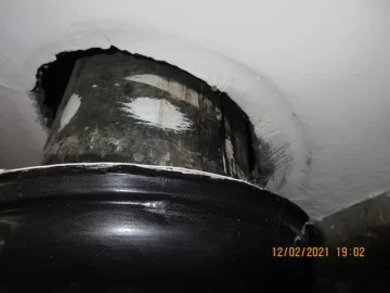 Stovepipe at ceiling.JPG