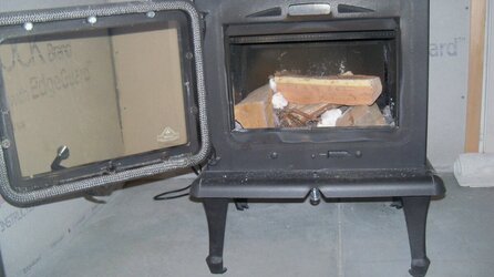 building a fire in the stove 002.JPG