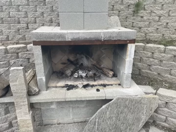 Outdoor DIY fireplace chimney/smoke issues