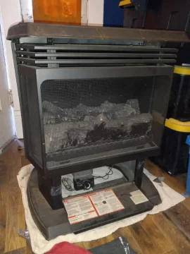 Does anyone know the company or even model of this Fireplace/Stove?