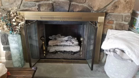 Insert suggestions for odd fireplace