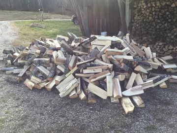 Pics of 1 cord of wood in pile please