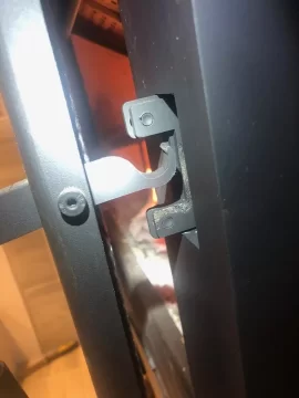 Latch_issue.jpg Latch_issue.jpg