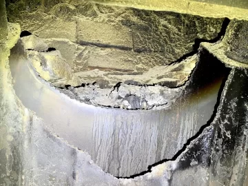 [Hearth.com] What in the Insert is going here, shouldn’t there be some kind of pipe thing connected?