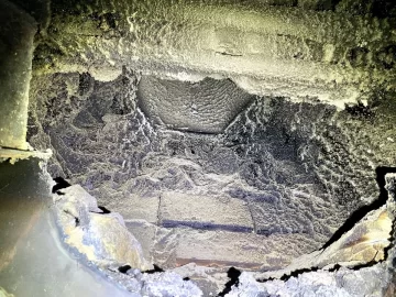 [Hearth.com] What in the Insert is going here, shouldn’t there be some kind of pipe thing connected?