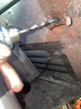 AladdinQuad04DrillingOutFrozenBolt.jpg AladdinQuad04DrillingOutFrozenBolt.jpg