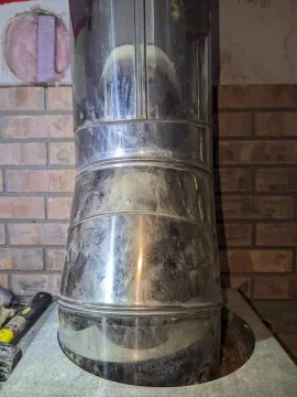 Pipe at the stove.jpg Pipe at the stove.jpg