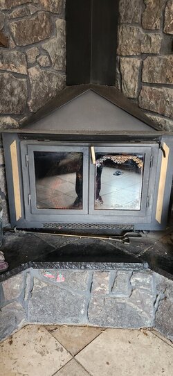 What brand is this wood stove?