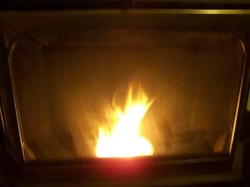 [Hearth.com] Weird weather equals smoke in the house. Why an OAK is a good idea.
