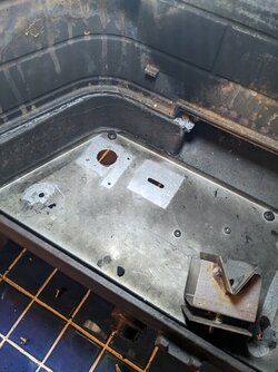 Replacing the ember bed and manifold on a Vermont Castings Radiance (Sealant required?)