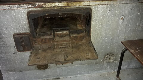 REINO No.10 very old fire stove (how does this thing work)??