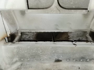 [Hearth.com] VC Defiant missing a chunk of back insulation near temp probe in the catalyst refractory.  How does this happen?